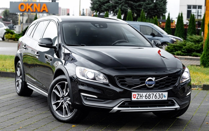 Volvo V60 Cross Country cena 87500 przebieg: 155000, rok produkcji 2015 z Suchedniów małe 781